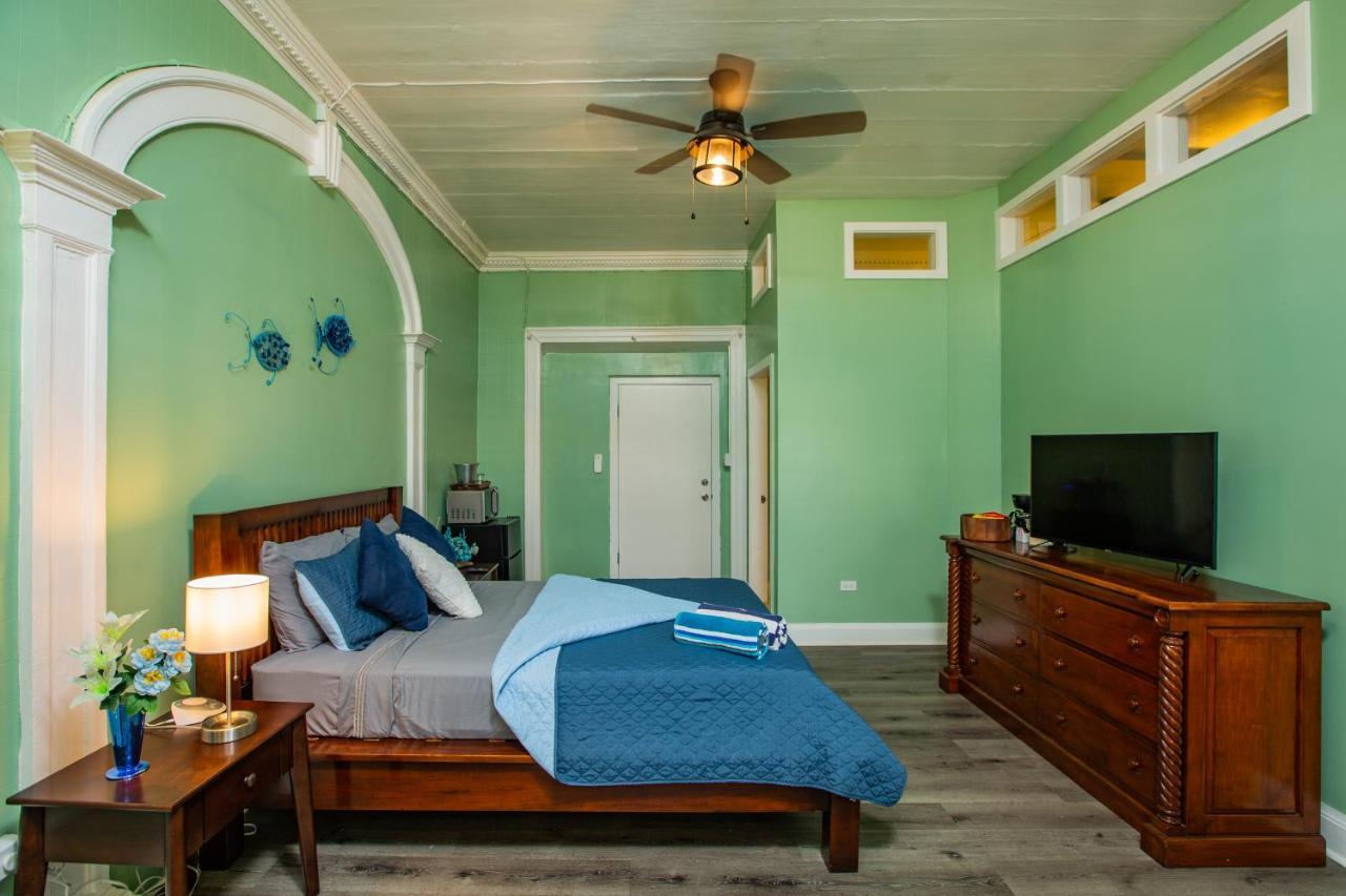 Готель Victoria House Frederiksted Екстер'єр фото