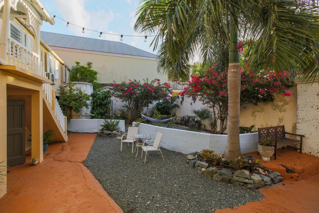 Готель Victoria House Frederiksted Екстер'єр фото