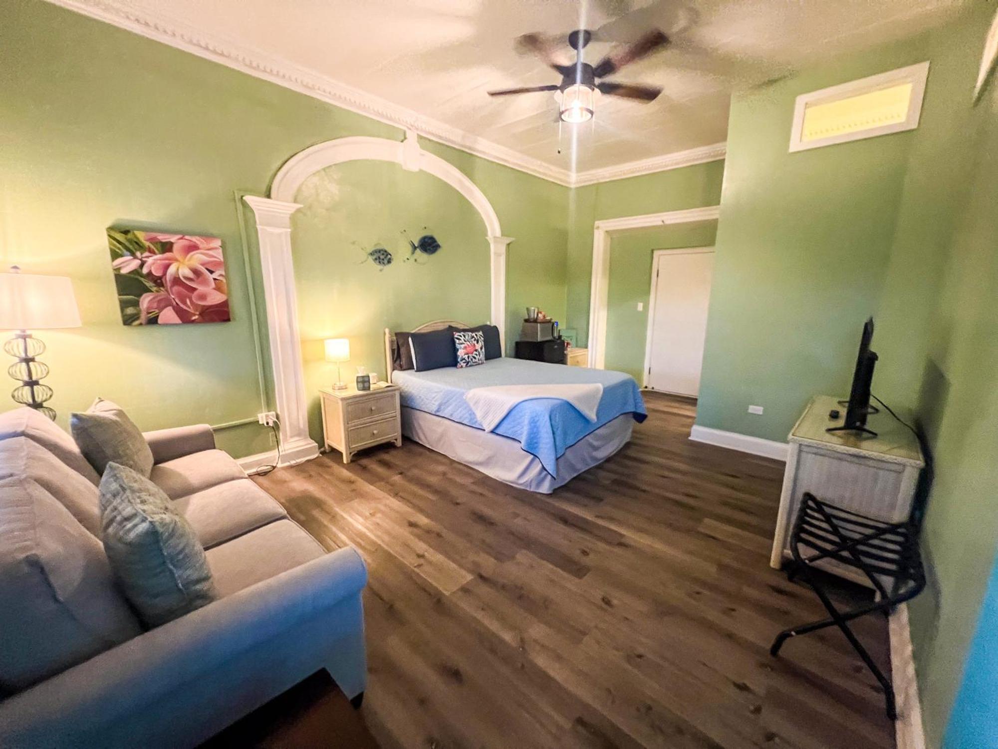 Готель Victoria House Frederiksted Екстер'єр фото